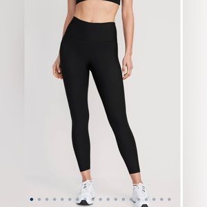 Old Navy Powersoft High Waisted 7/8 length side pocket leggings